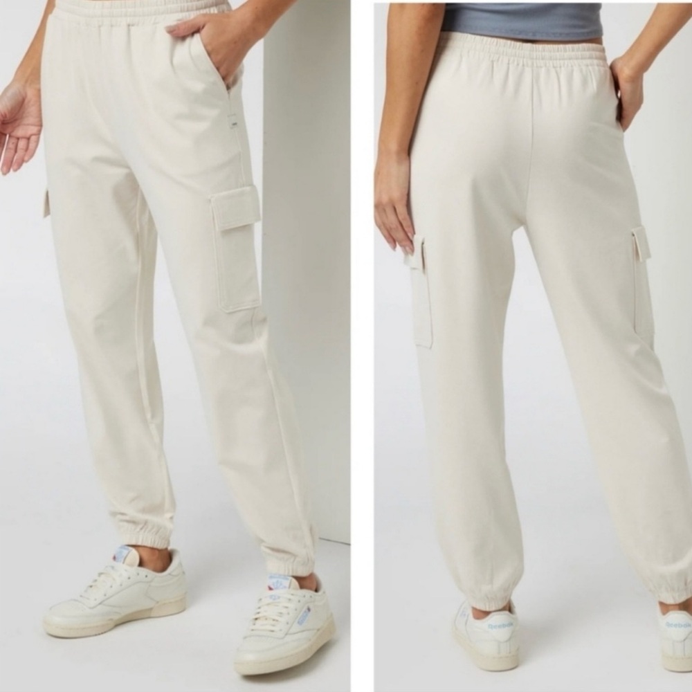 Vuori Women's Cream Cargo Joggers
